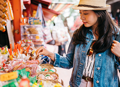 Planning Your Trip_Home News-Image Button_Visiting Mexico-woman in market